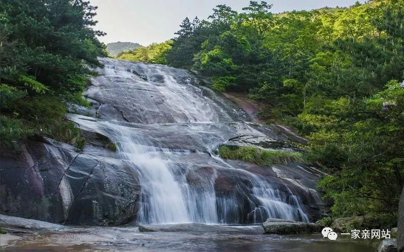 伤感！深圳队迎来30岁生日，球迷前往基地用鲜花送别俱乐部